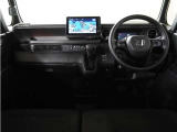 ◆視界広々で非常に運転しやすくロングドライブでも疲れを感じさせないすっきりとまとまったインパネ周りです。