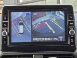 アラウンドビューモニター。上空から見下ろしているような映像で、スムースな駐車をサポートします。