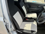 乗り降りがしやすい運転席です。