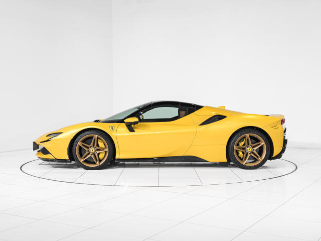 フェラーリ SF90スパイダー F1 DCT E4WD の中古車詳細 (3,000km