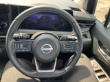 ステアリングスイッチが付いているので、運転中でも音量調整やチャンネル変更がスムーズにできちゃいます♪
