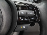 ◆アダプティブクルーズコントロール◆予め設定した車速内でクルマが自動的に加減速。前走車との適切な車間距離を維持しながら追従走行します。【LKAS】車線維持支援システムでステアリング操作を支援。