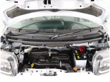 3気筒エンジンを搭載!エンジンルームに至るまで徹底したまごころクリーニングを実施してあります!!