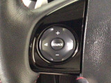 ステアリングリモコンは、運転中でも簡単に音量調整やチャンネル変更もできます!わき見運転防止にもつながるので安心です♪