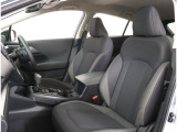 長時間の運転も疲れにくいフロントシート!体をしっかり支えてくれて運転がしやすい形状です!!