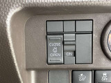 左側はパワースライドドアで、両手が荷物でいっぱいの時でもドアの開閉がラクラクです♪安全装置も付いているので、お子様の乗り降りも安心です。