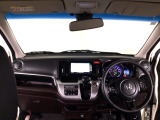 【前方視界】開放的な前方視界!運転がしやすく疲れにくいです♪窓が大きく、見通しがとっても良いおクルマですよ♪