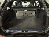 当店でお車をご購入のお客様はオーナー様専用保険「メルセデス・ベンツ保険」にご加入頂けます。飛来物によるフロントガラス破損やパンクによるタイヤ交換の際に、修理費用の一部をお支払いしております。