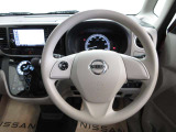 運転が楽しくなる明るく開放的な運転席まわりです。