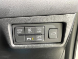 【パワーバックドア】スマートキーや運転席のボタンを押すだけでリアゲートが自動で開閉します!荷物を持っている時や、高い位置にあるバックドアを閉める際に便利な機能です♪