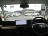 フロントガラスが広く視界が広々としているので、運転がとてもし易いです
