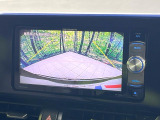 【バックカメラ】駐車時に後方がリアルタイム映像で確認できます。大型商業施設や立体駐車場での駐車時や、夜間のバック時に大活躍!運転スキルに関わらず、今や必須となった装備のひとつです!
