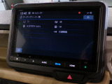 CD、DVD、Bluetooth、AM、FM、AUX、スマートフォン接続ができます。