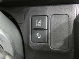 【衝突回避被害軽減装置・車線逸脱警報装置】のセットスイッチです。安全装備搭載でドライバーの安全をサポートします。