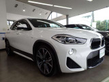 BMW在庫保有台数常時100台以上!ご来店の際はBMW本店(厚木市下荻野140-1)にご来店ください!弊社自慢の全天候型ショールーム!BMW在庫保有台数常時100台以上ございます!
