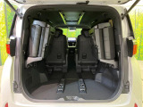 【パワーバックドア】スマートキーや運転席のボタンを押すだけでリアゲートが自動で開閉します!荷物を持っている時や、高い位置にあるバックドアを閉める際に便利な機能です♪