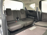 ■3列目シート■2人がけしーとになっていますが、使用しないときはシートを跳ね上げて、荷室にすることも可能です!