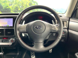 【純正革巻きステアリング】上質な革を使用することで、手にしっかり馴染みとても運転しやすいハンドルです♪