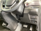 高速で便利なETCがあり、便利なパワースライドドアや、横滑りを防ぐVSAなどのスイッチは、運転席の右側、手の届きやすい位置にあります。