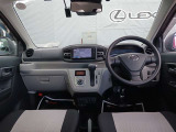 見通しのよいすっきりとした視界で、誰でも運転しやすいです。運転のしやすさは疲れにくさにも繋がりますよ♪