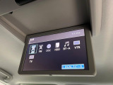 【フリップダウンモニター】大画面モニターで後席でもエンタメをお楽しみいただけます。小さなお子様にも大人気の装備です♪