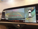 映像で見づらい車両周辺の確認をアシスト。クルマを真上から見ているような映像を表示。 運転席から確認しにくい車両周囲の状況を把握。