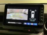 リバースギアに入れるだけで後方の表示へ切り替わります。夜間や雨の日の駐車も楽になりますよ。