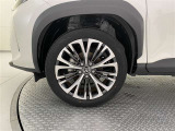 機敏さを引き立てる純正アルミ 215/50 R18 装着!