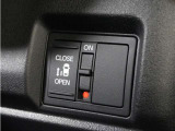 ◆片側電動スライドドア◆狭い駐車場でも乗り降りが楽々♪お子様が隣の車にドアを当ててしまう心配もございません!小さなお子様連れの方もこれで安心。