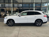 納車前整備はメーカー規定に基づき併設工場で入念に行います。メルセデス・ベンツ指定のツールと技術を用い、メーカーの研修を受けたメカニックがお客様のお車を整備いたします。神奈川運輸支局指定整備工場です。