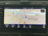 タッチスクリーンを採用。従来のナビゲーションシステムの域を超える、車両を総合的に管理するインフォテイメントシステムです。