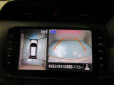 空から見ているような視点でクルマの周囲が確認できるモニター。クルマの真上から見ているかのような映像によって周囲の状況を知ることで駐車を容易に行うための支援技術です
