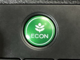 ★ECONスイッチ★ エコドライブを加速しよう!スイッチをONにすると、運転の仕方によるロスを抑え込み燃費をよくするようクルマが頑張ります(*^ー^*)燃費向上にチャレンジ♪