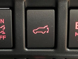 【パワーバックドア】スマートキーや運転席のボタンを押すだけでリアゲートが自動で開閉します!荷物を持っている時や、高い位置にあるバックドアを閉める際に便利な機能です♪