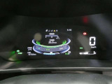 とっても見やすいメーターです。夜間時はラグジュアリーな気分にさせてくれる照明が魅力ですので、夜のドライブも楽しみになりますよ♪
