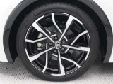 19インチ純正アルミホイールが装着されています。タイヤサイズ195/50R19