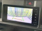 【バックカメラ】駐車時に後方がリアルタイム映像で確認できます。大型商業施設や立体駐車場での駐車時や、夜間のバック時に大活躍!運転スキルに関わらず、今や必須となった装備のひとつです!