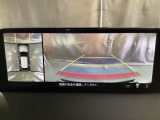 狭い場所での駐車やすれ違いなどでより的確な運転操作に役立つ360&deg;ビューモニターが装備されています。