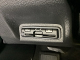 ハンドルの左下にETCがついています。高速道路の料金所の通過も楽々です。 カードの取り出しもしやすい場所についています。