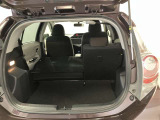 バックドアを上げた状態です。シートのアレンジ次第で荷室のスペースが変わります!用途に合わせて快適な室内を?