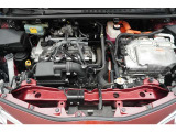 エンジンルームの樹脂部分は丁寧に磨いてツヤをだしています。当社の中古車のエンジンルームクリーニングはとても自信があります★