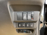 パワースライドドアの開閉はスマートキーのリモコンやドアノブは勿論、運転席側のスイッチ操作でも開閉ができ、安全・簡単です。