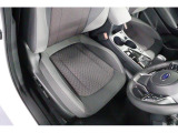運転席シートの拡大画像です。室内はまごころクリーニングが施工済みです。