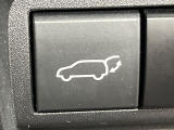 【ハンズフリーパワーバックドア】リアバンパー下部に足先を出し入れするだけでバックドアが自動で開閉♪両手が荷物でふさがっている時でもラクラク開閉操作が行えます!