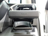 運転席ドリンクホルダーで室内スッキリ♪