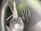 【キーレス】少し離れた場所からでもボタン一つでドアの開錠・施錠ができるのでとっても便利!ドアの鍵穴周りに傷をつけることもありません♪