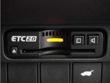 ◆ETC2.0◆進化したドライブ体験。料金収受システムだけだったETCが生まれ変わって、高速道路を賢く使うETC2.0に進化しました。多彩な情報サービスが便利で快適なドライブ体験を提供します。