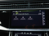 スマートフォンとAudiをUSBケーブルを介し接続。AppleのCarPlayやAndroid Autoのアプリを通じて、スマートフォンのコンテンツをMMIディスプレイに表示します。