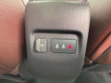 後席用のUSB充電端子もございます!スマホやタブレットの電池残量を気にすることなくドライブを楽しんでいただけますね!さらに後席の方のシートベルト装着を促す警告灯も付いています!!