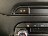 運転席、助手席には3段階で温度調節が可能なシートヒーターを装備しております。ステアリングヒーターはハンドルをじんわりと温めます♪寒い朝でも快適に運転できますよ♪